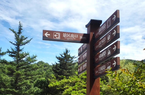 旅游景區(qū)標(biāo)識一般包括什么東西？